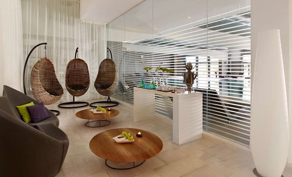 Couples treatment rooms, sauna, steam room, body treatments