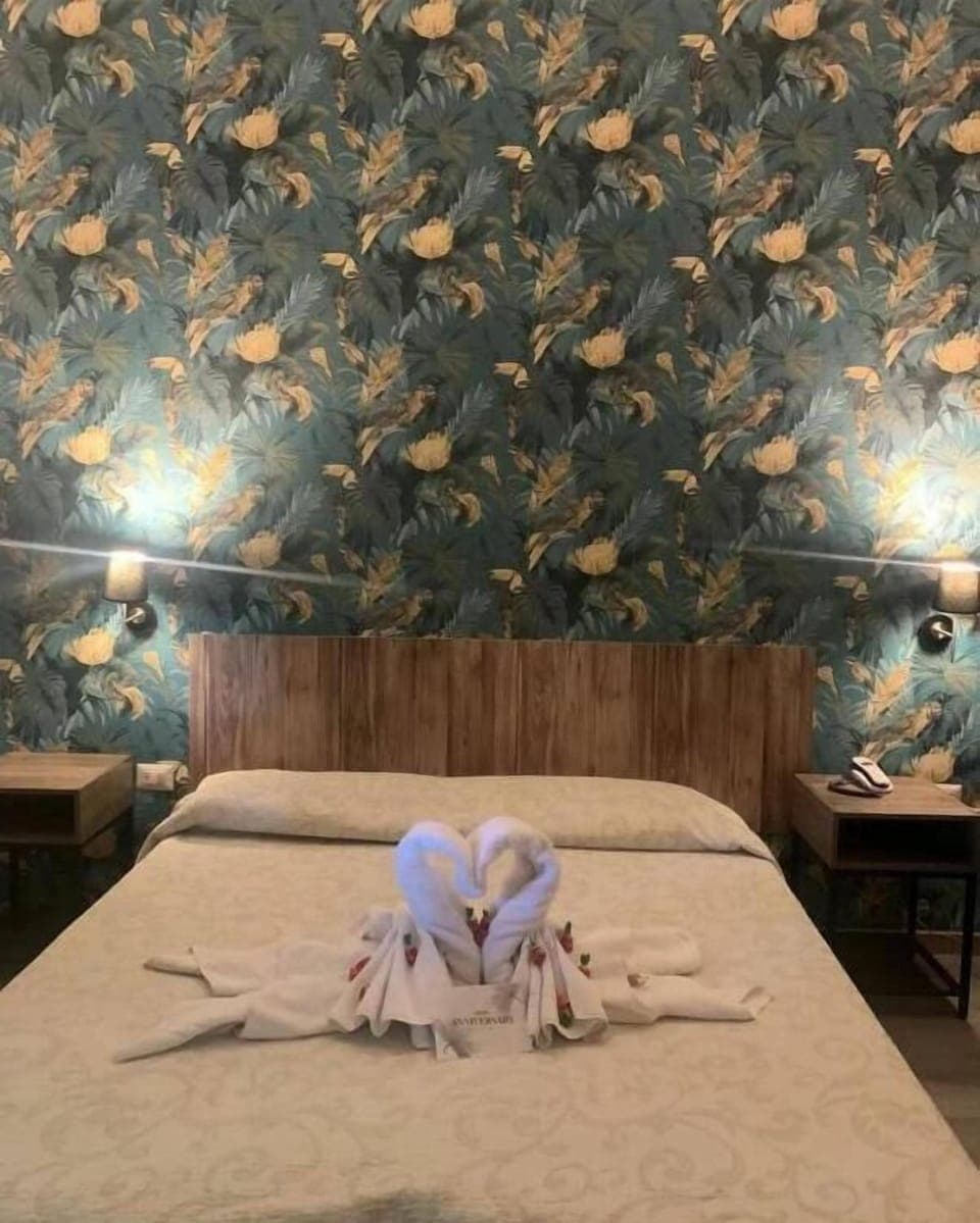 Classic Double or Twin Room | Premium bedding, minibar, in-room safe, desk