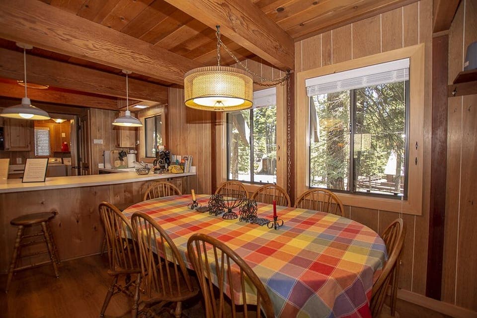 Das Berghaus Dining Area