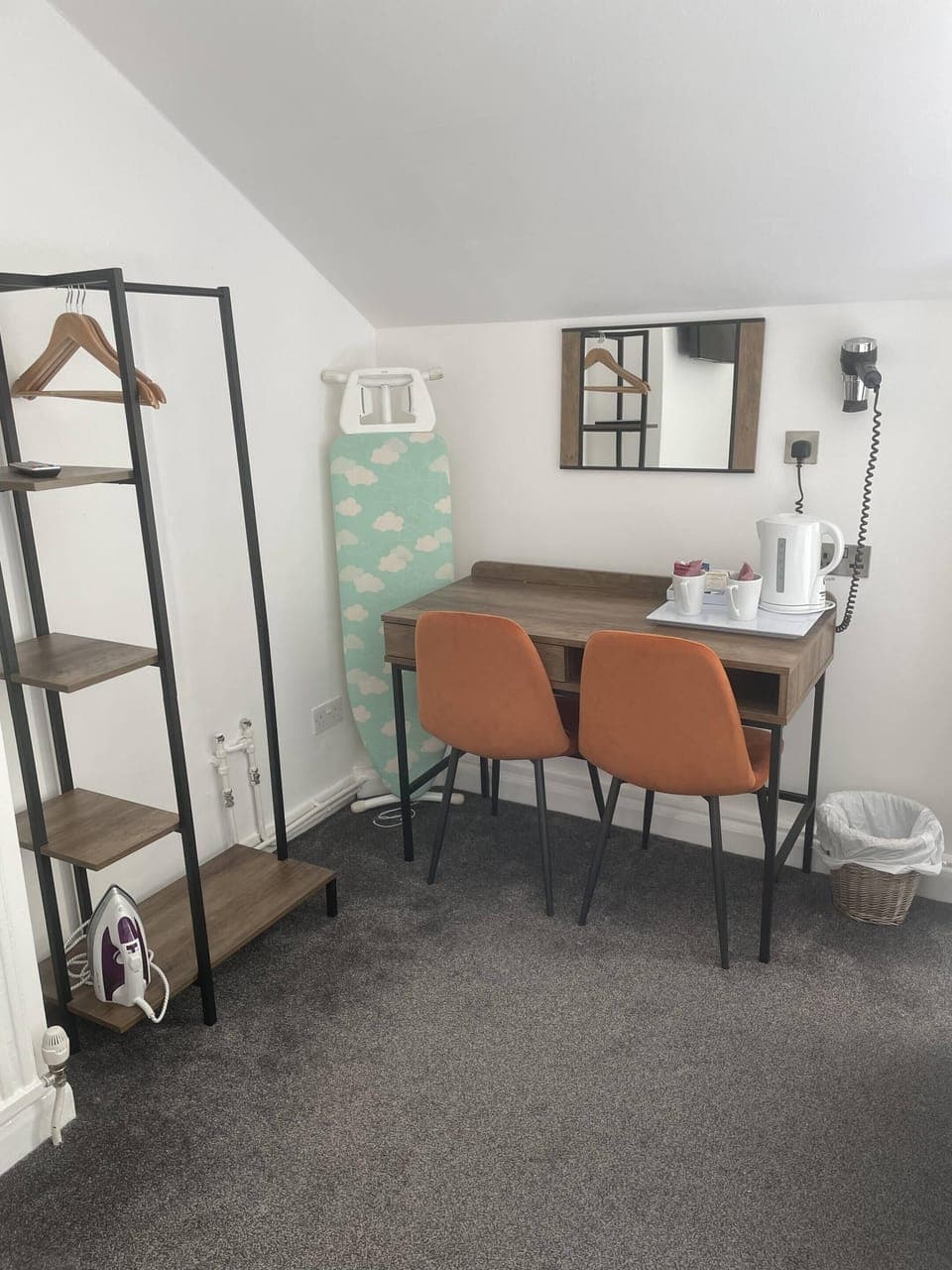 Executive Twin Room, Ensuite | Premium bedding, laptop workspace, iron/ironing board, free WiFi