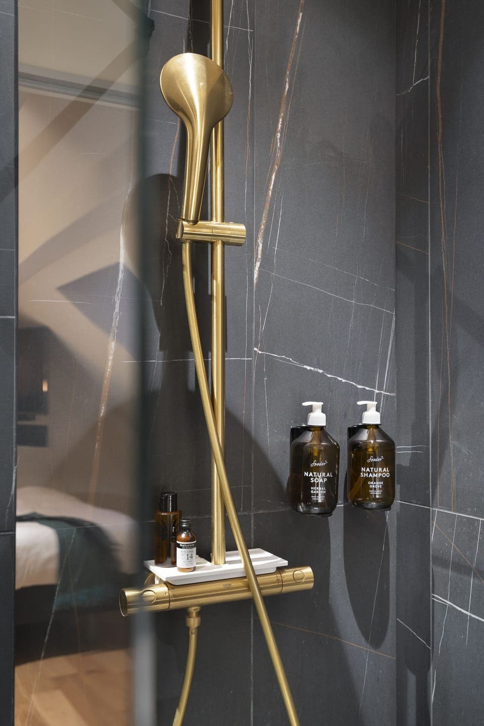 Romantic Room | Bathroom | Shower, rainfall showerhead, free toiletries, hair dryer