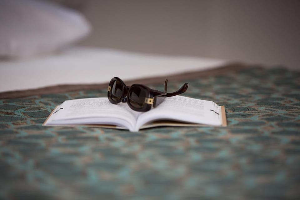 Desk, soundproofing, free WiFi, bed sheets