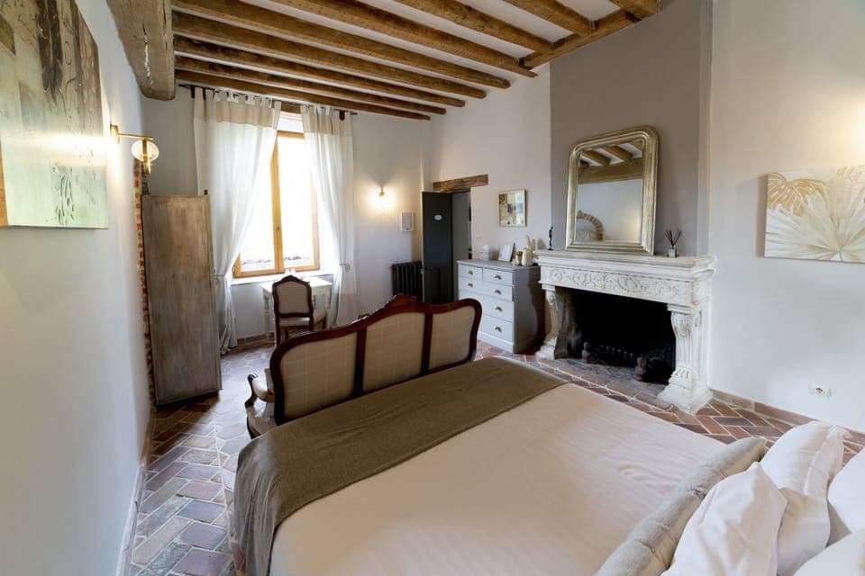 Comfort Room | Premium bedding, minibar, desk, rollaway beds