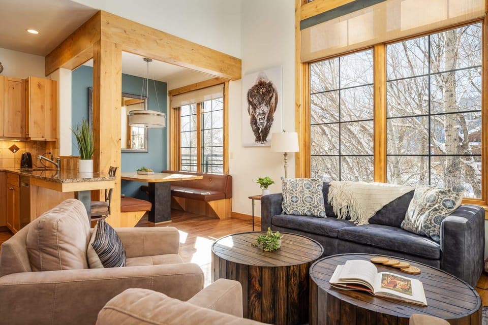 Open concept floor plan allows for tons of natural light