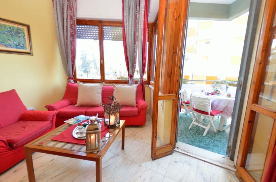 Room, Property, Furniture, Interior Design, Building, House, Real Estate, Living Room, Table, Suite