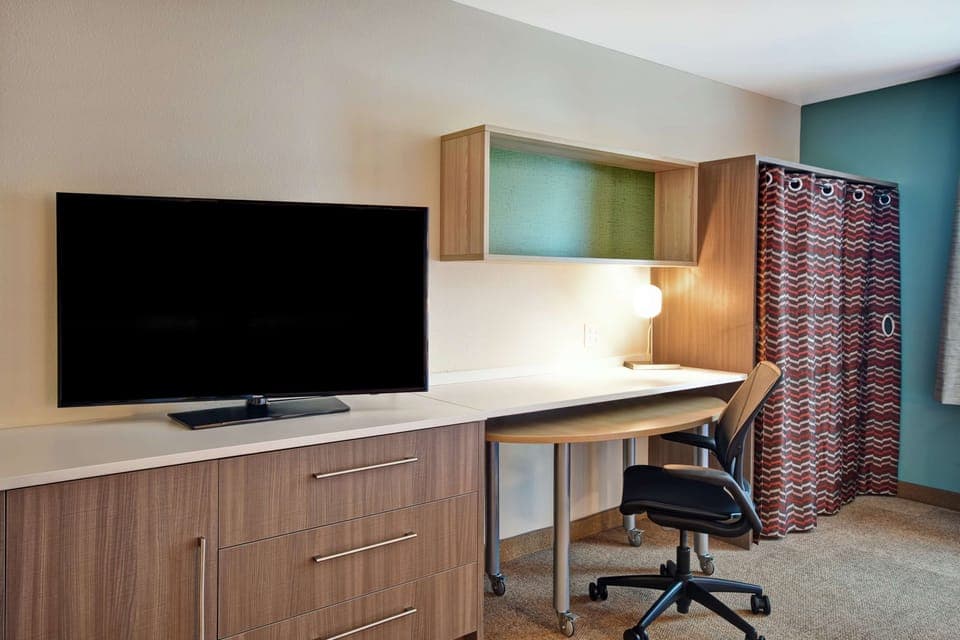 Desk, blackout drapes, iron/ironing board, free cribs/infant beds