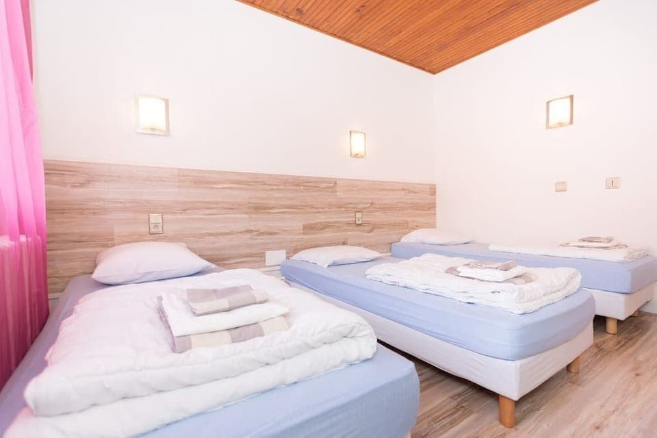 Superior Cottage | 9 bedrooms, premium bedding, desk, blackout drapes