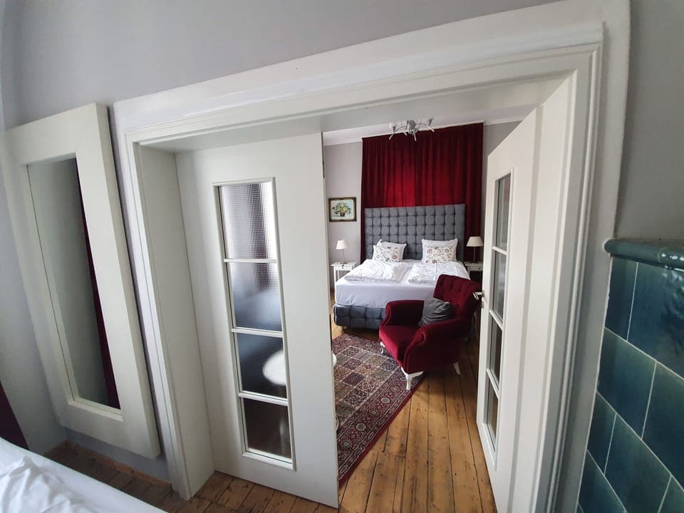 Quadruple Room | Desk, soundproofing, free cribs/infant beds, free WiFi