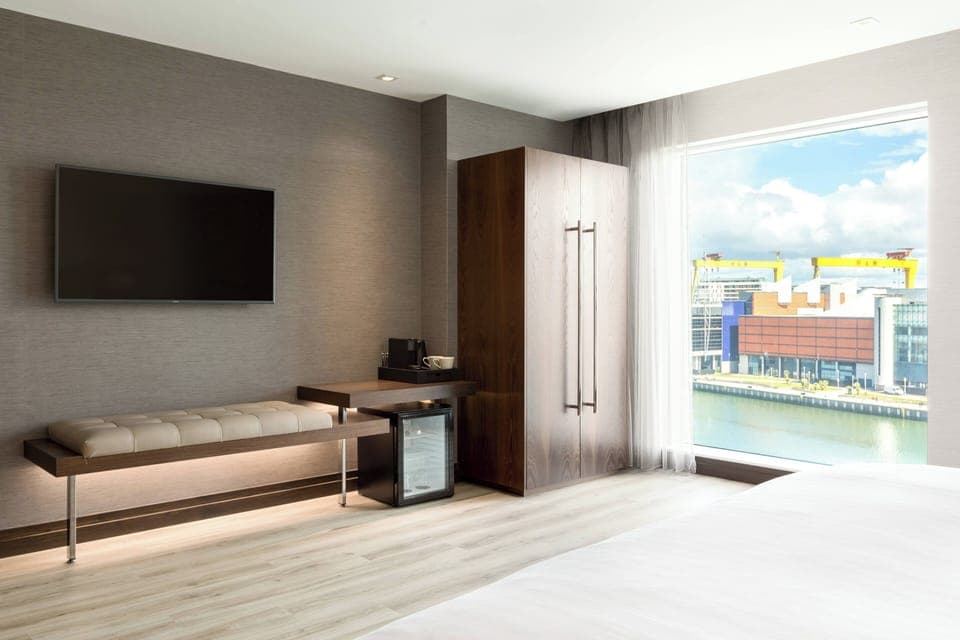 Standard Room, 1 King Bed, City View | Bathroom | Shower, free toiletries, hair dryer, towels