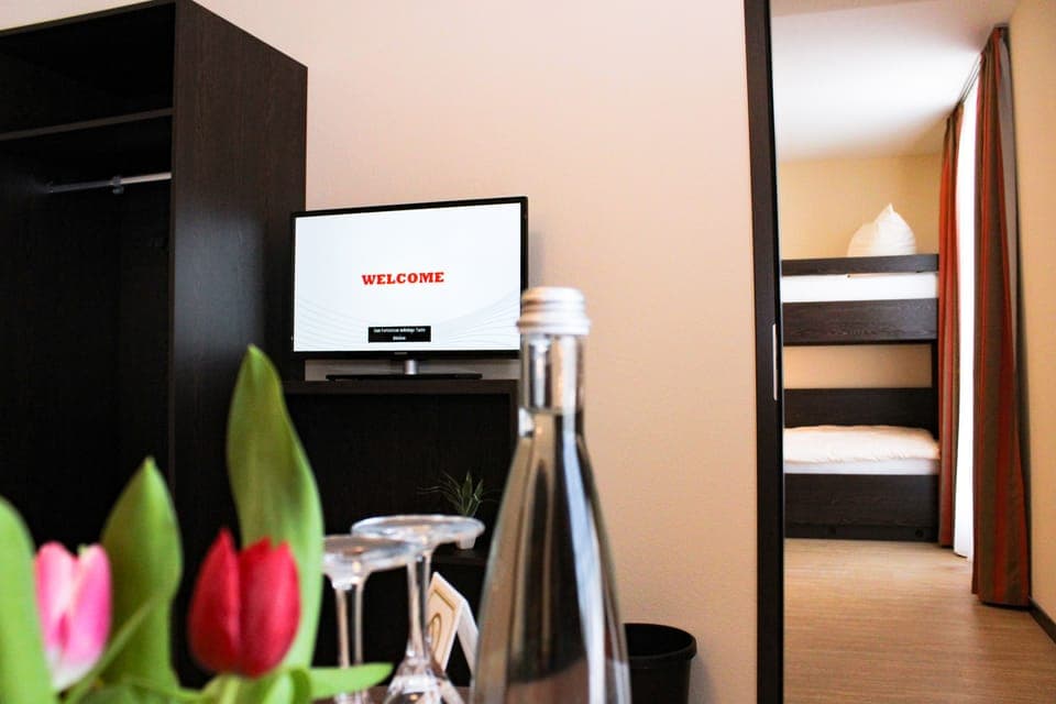 XX Room (Gruppe plus) | Premium bedding, in-room safe, desk, blackout drapes