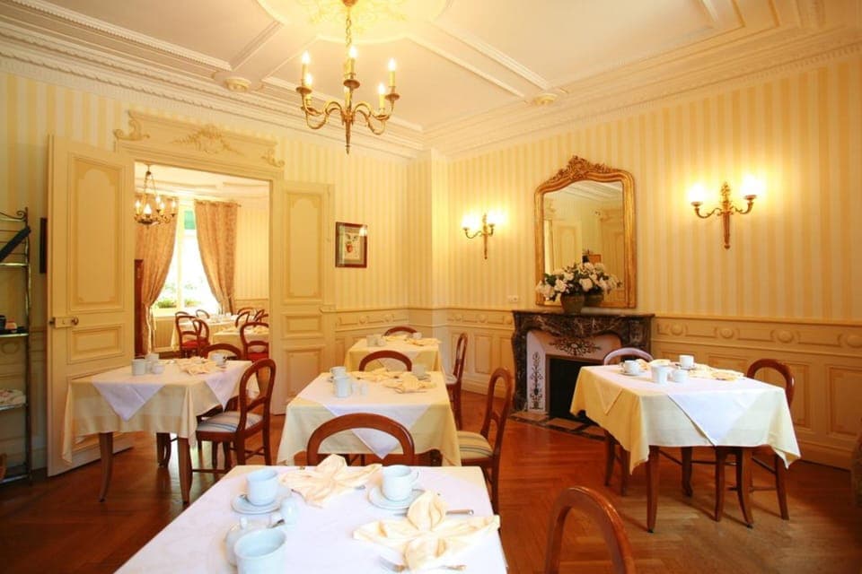 Daily buffet breakfast (EUR 19 per person)
