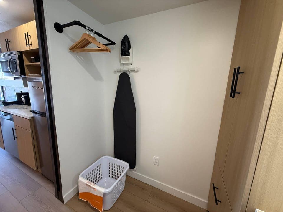 Standard Room, 1 King Bed, Non Smoking | Premium bedding, desk, laptop workspace, blackout drapes