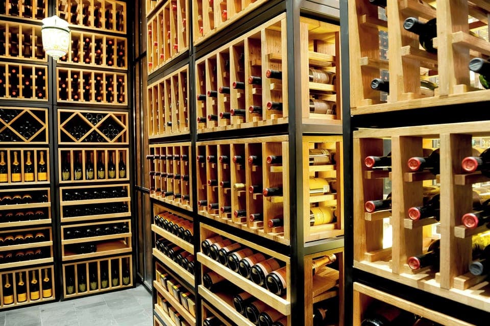 3 restaurants, breakfast, lunch, dinner served; Latin American cuisine