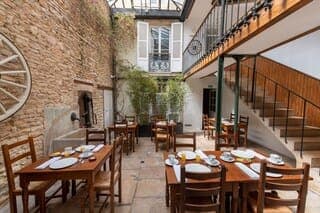 Daily continental breakfast (EUR 15 per person)