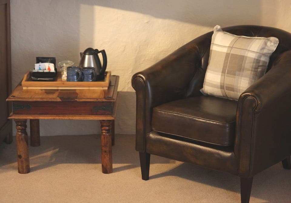 Suite, Ensuite (room 2) | Room amenity