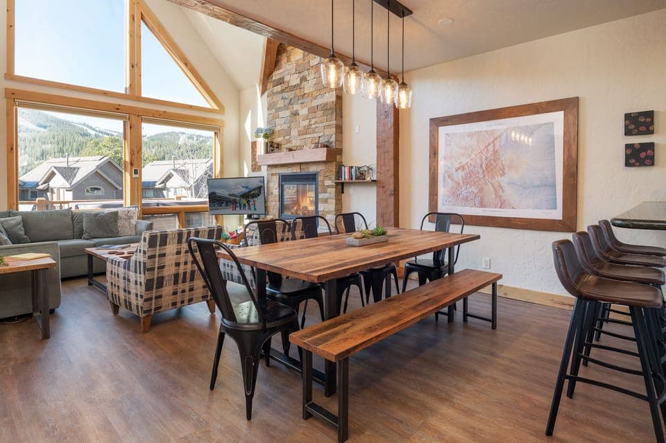 Seating for eight at the dining table