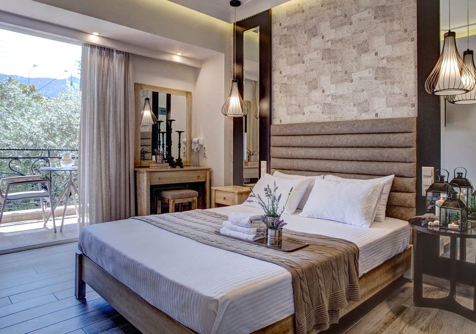 Double Room | In-room safe, individually decorated, individually furnished, desk