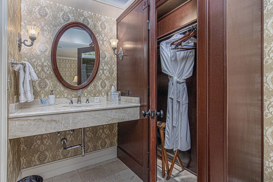 Standard Room, 1 Queen Bed, No Windows | Bathroom | Combined shower/tub, hydromassage showerhead, designer toiletries