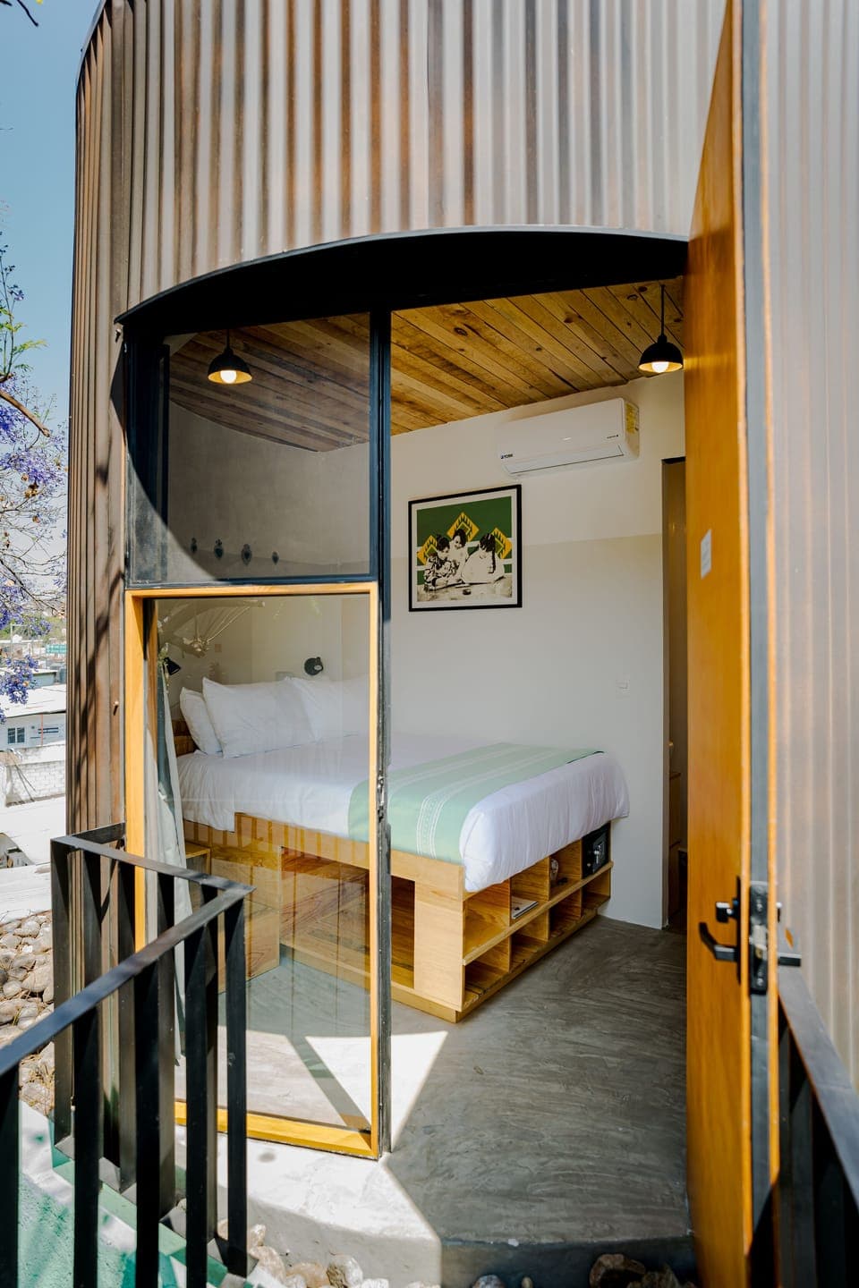 Basic Single Room, 1 Double Bed | Hypo-allergenic bedding, down comforters, in-room safe