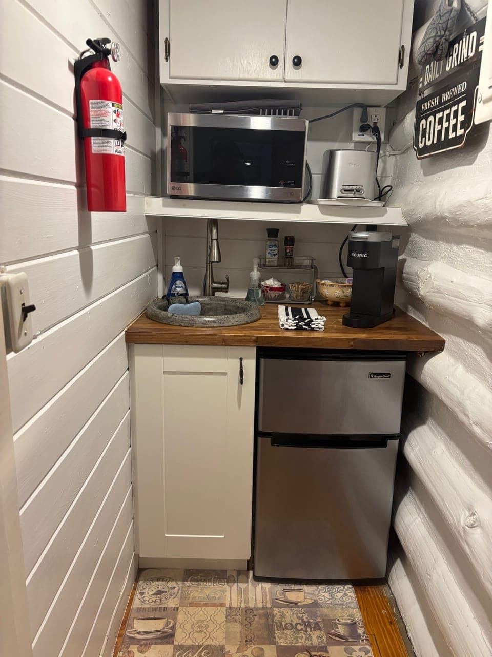 Kitchenette - Mini-Fridge, Coffee Maker, Toaster, Hot Water Kettle, Microwave