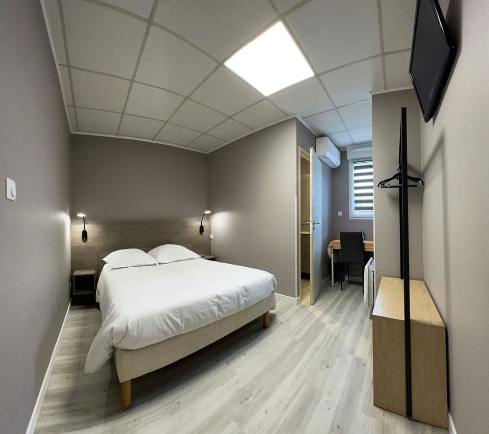 Standard Double Room | Desk, free WiFi, bed sheets