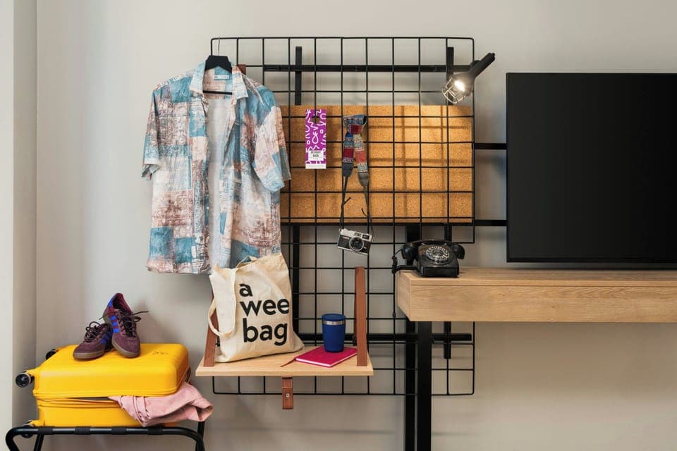 Hypo-allergenic bedding, in-room safe, blackout drapes, free WiFi