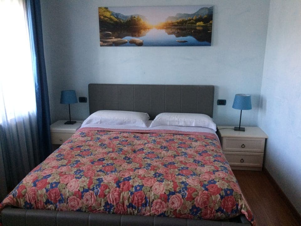 Classic Room, Private Bathroom | Desk, free WiFi, bed sheets