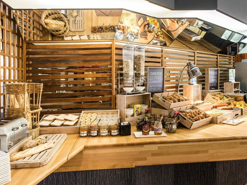 Daily buffet breakfast (EUR 13.90 per person)