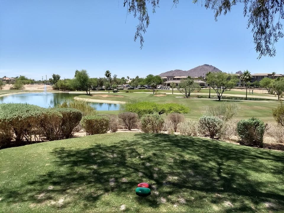 4 golf courses right around the corner
