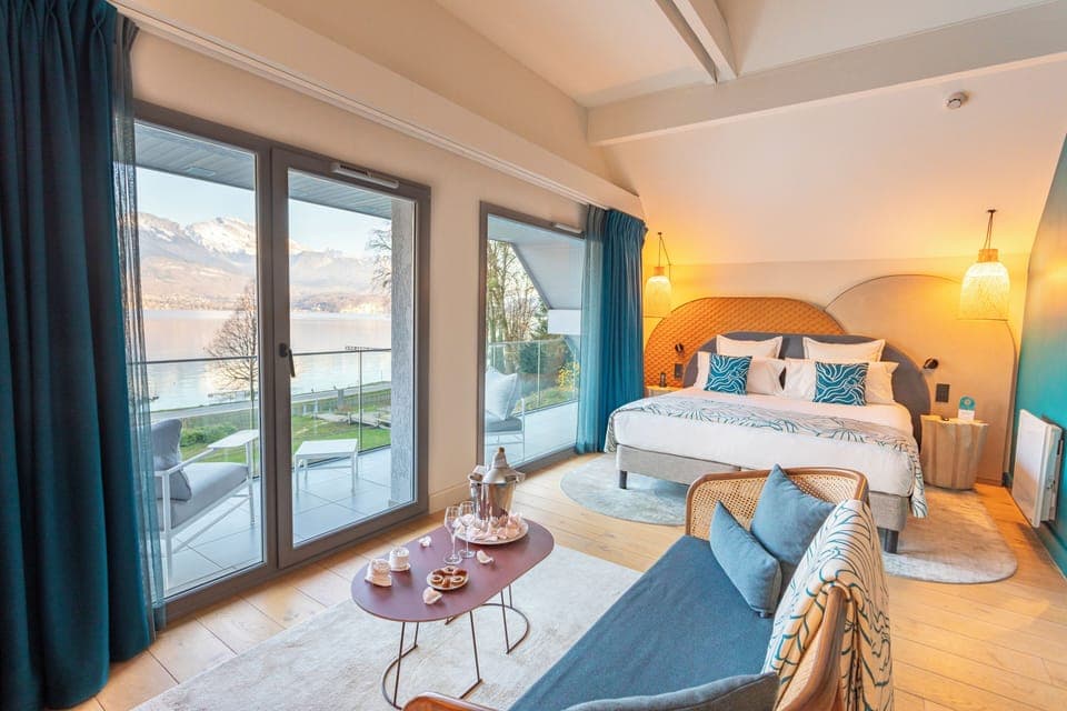 Signature Double Room, Lake View | Premium bedding, minibar, in-room safe, individually furnished