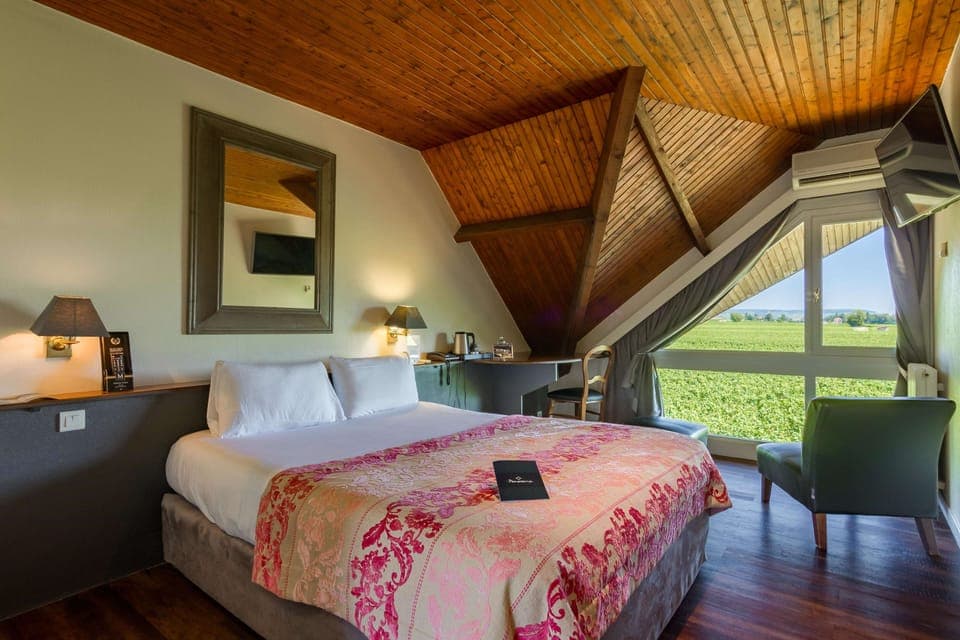 Superior Room, 1 Double Bed | Minibar, individually furnished, desk, soundproofing