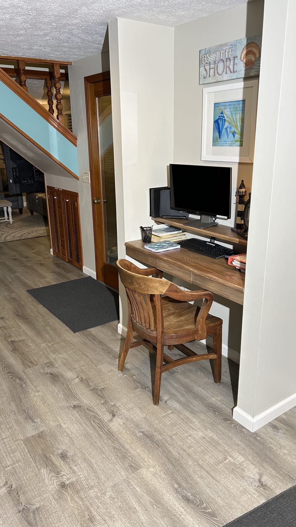 Desk between front entry door/foyer & hall to washer/dryer, 2nd bath, & Rec Rm.