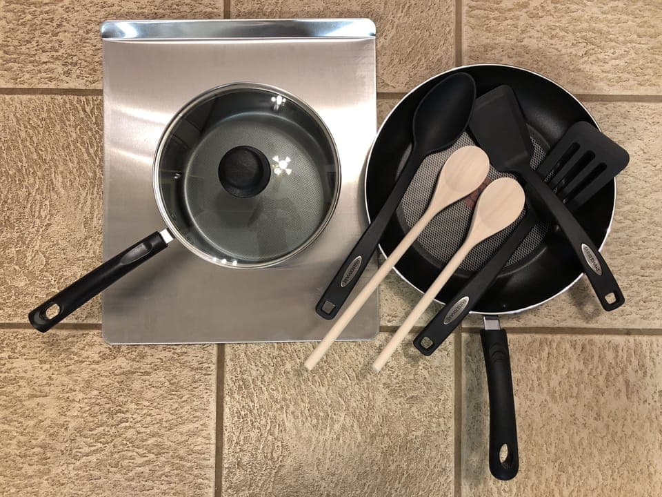 This is a representation of the cooking utensils to expect in the condo.