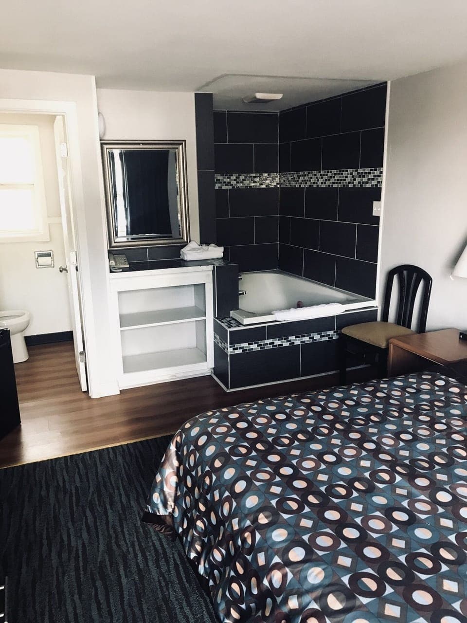 Traditional Suite, 1 Queen Bed, Jetted Tub | In-room safe, individually decorated, individually furnished, desk