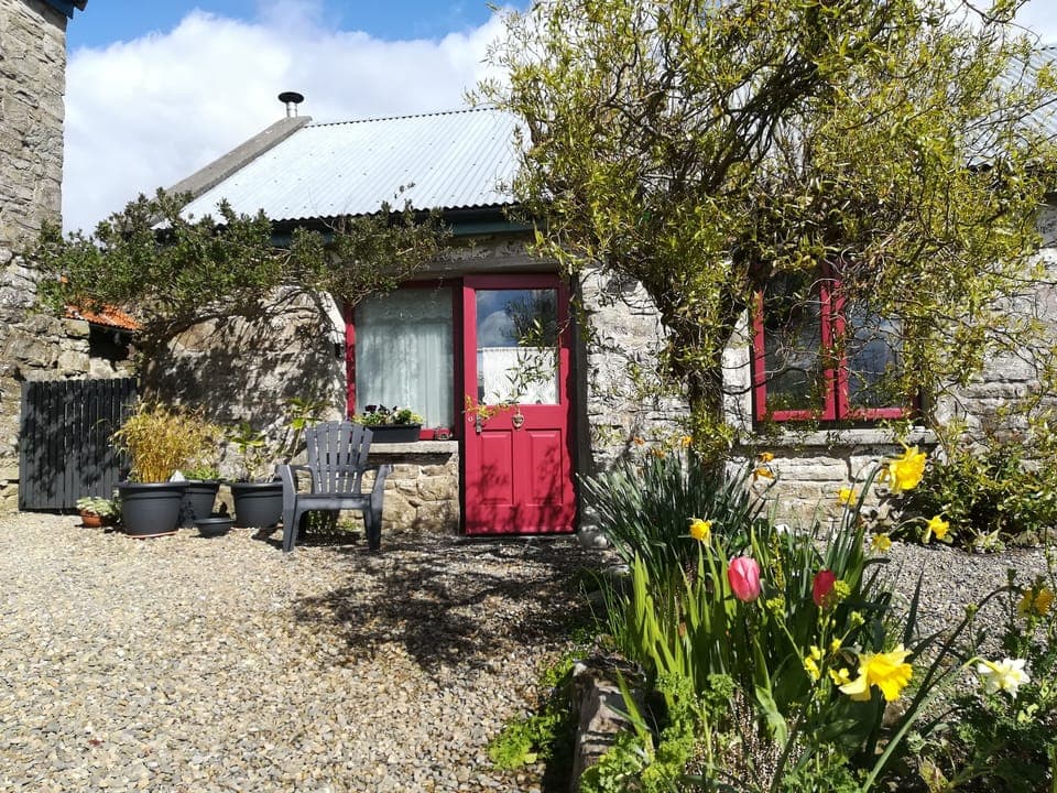 Holiday cottage situated on walking trail in scenic Clare
