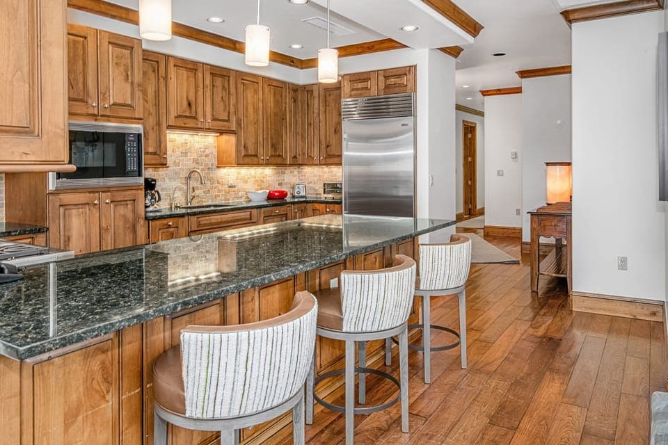 Condo, 5 Bedrooms | Private kitchen | Fridge, microwave, oven, dishwasher