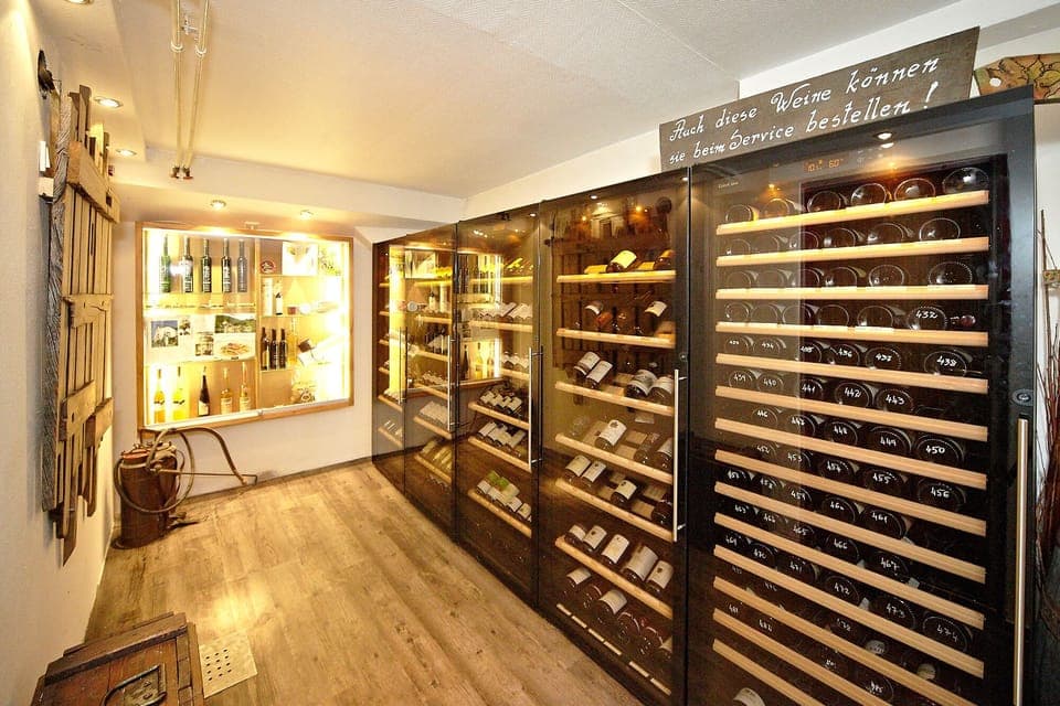 Breakfast, lunch and brunch served