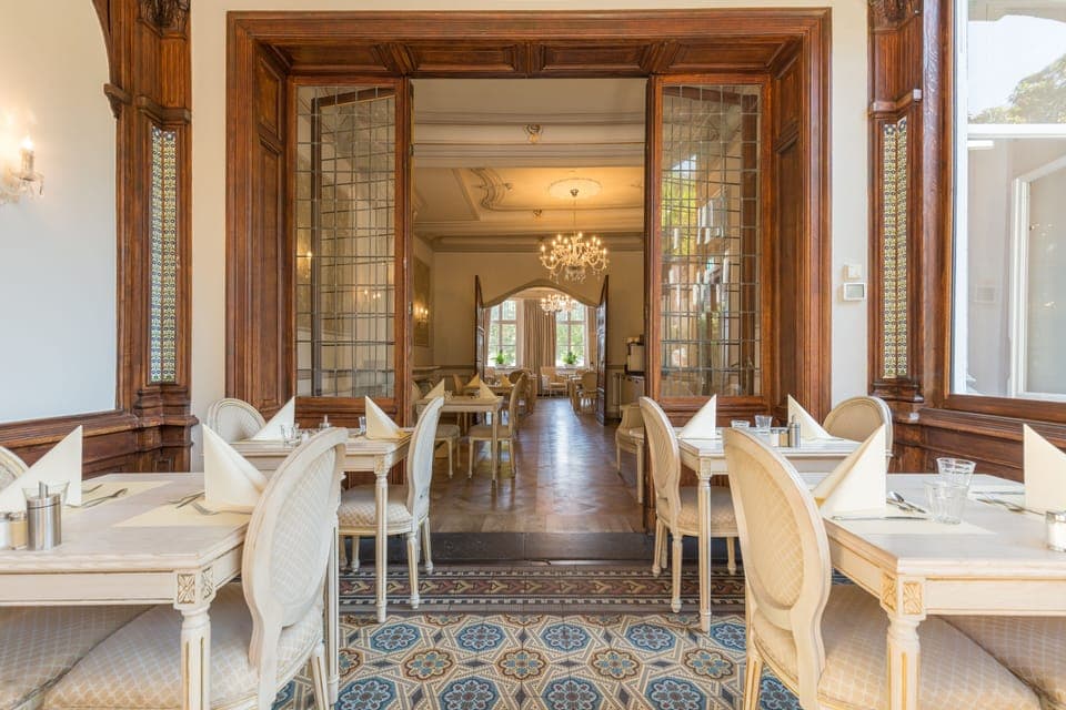 Daily buffet breakfast (EUR 21.50 per person)