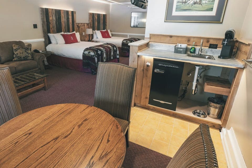Family Single Room, Mountain View | Premium bedding, down comforters, iron/ironing board, free WiFi