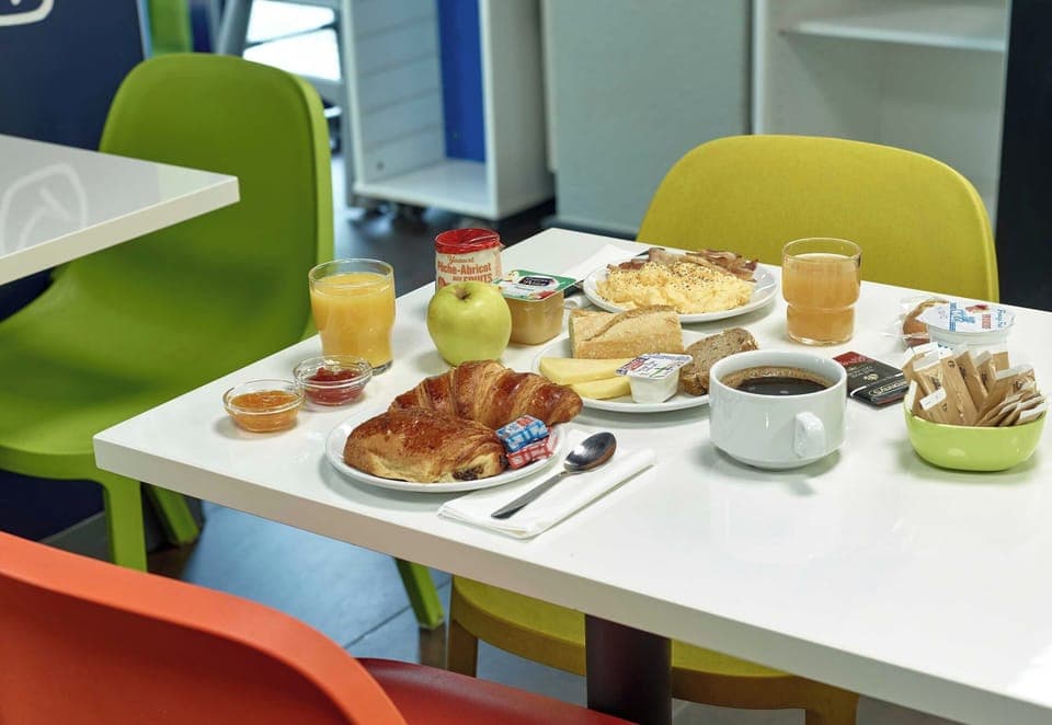 Daily buffet breakfast for a fee