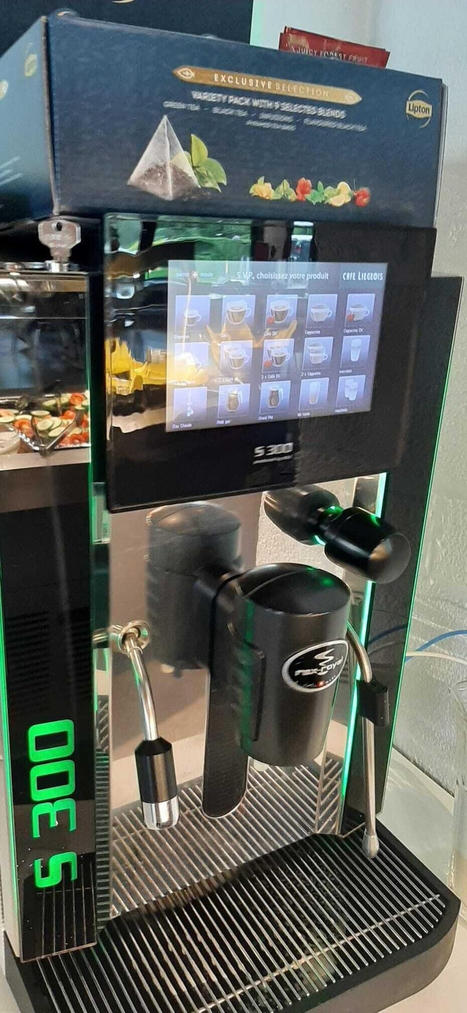 Daily buffet breakfast (EUR 16 per person)