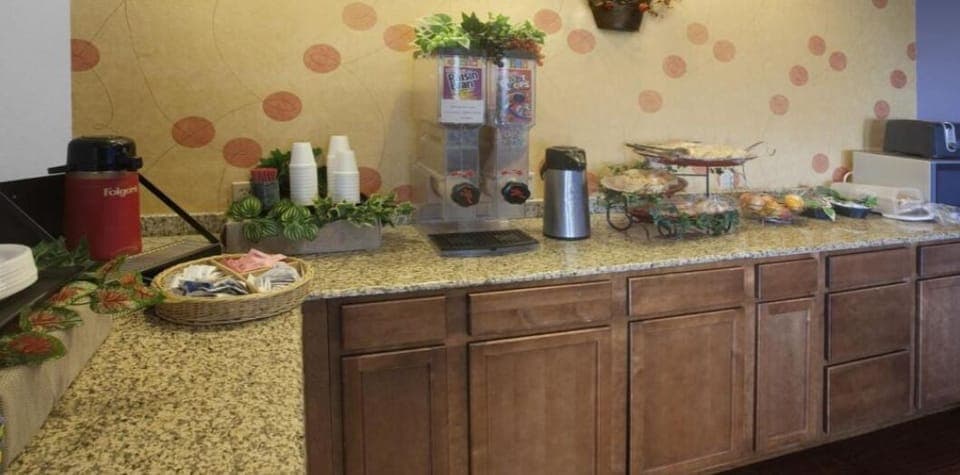 Free daily continental breakfast