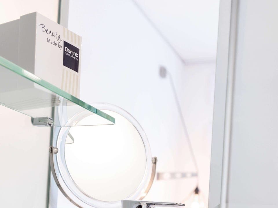 Deluxe Room | Bathroom | Shower, free toiletries, hair dryer, towels