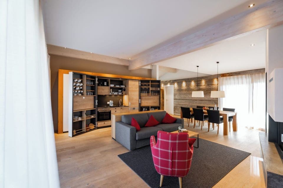 Honeymoon Chalet | Private kitchen | Fridge, microwave, dishwasher, coffee/tea maker