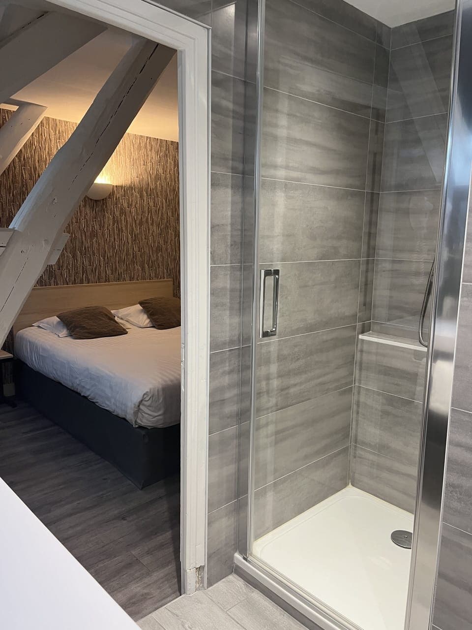Comfort Double Room | Bathroom | Shower, hair dryer, towels
