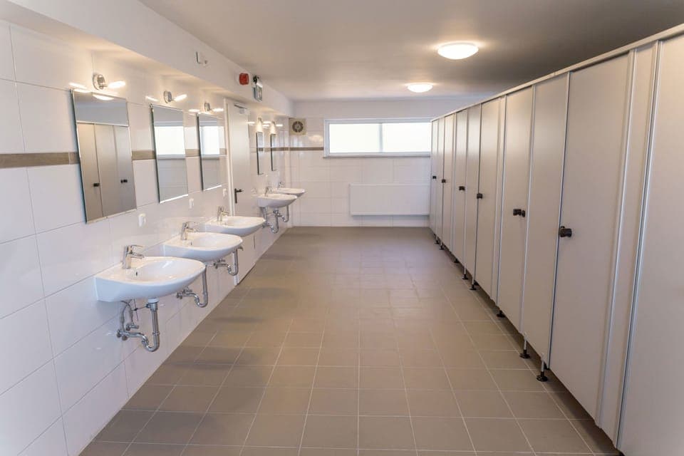 Shower, free toiletries