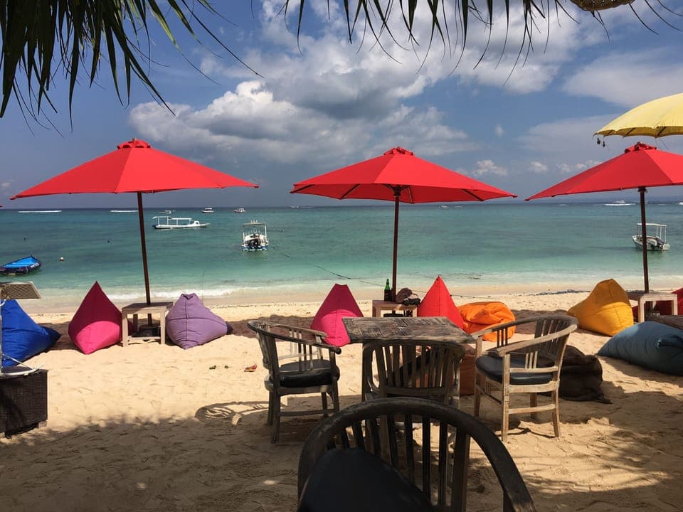 Breakfast, lunch, dinner served; local and international cuisine 