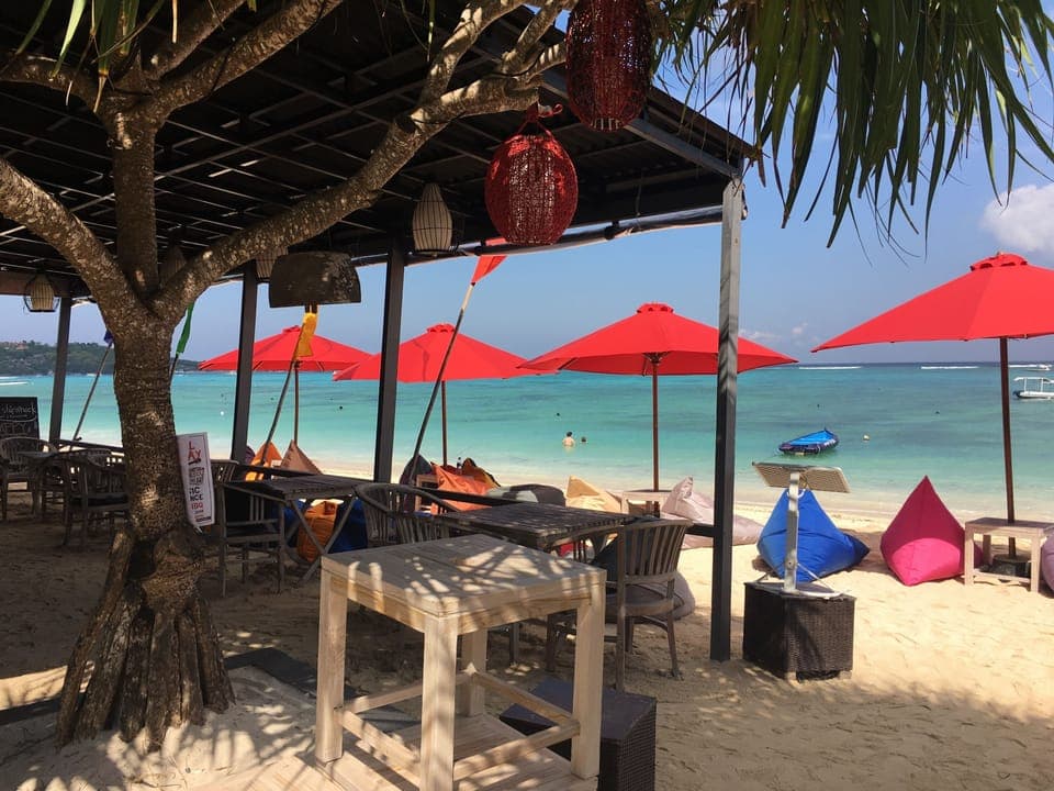 Breakfast, lunch, dinner served; local and international cuisine 