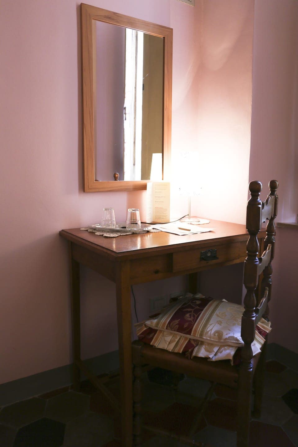 Standard Double or Twin Room, Shared Bathroom | Desk, cribs/infant beds, bed sheets