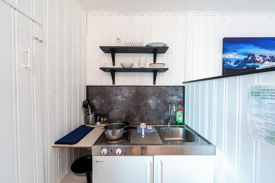 Comfort Double Room, 1 Bedroom, Shared Bathroom, Sea View | Pillowtop beds, iron/ironing board, free WiFi
